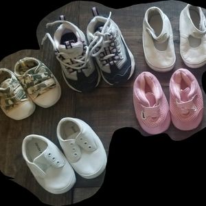Bundle of infant shoes